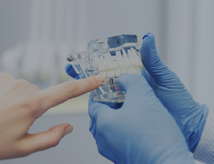 UV자외선 임플란트